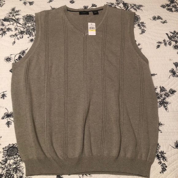 Van Heusen Other - Men's Van Heusen V-neck sweater vest NWT